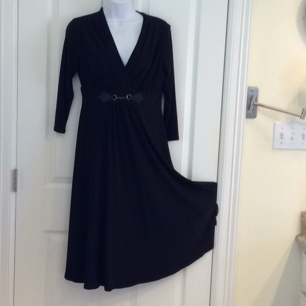 Dress - Picture 3 of 4